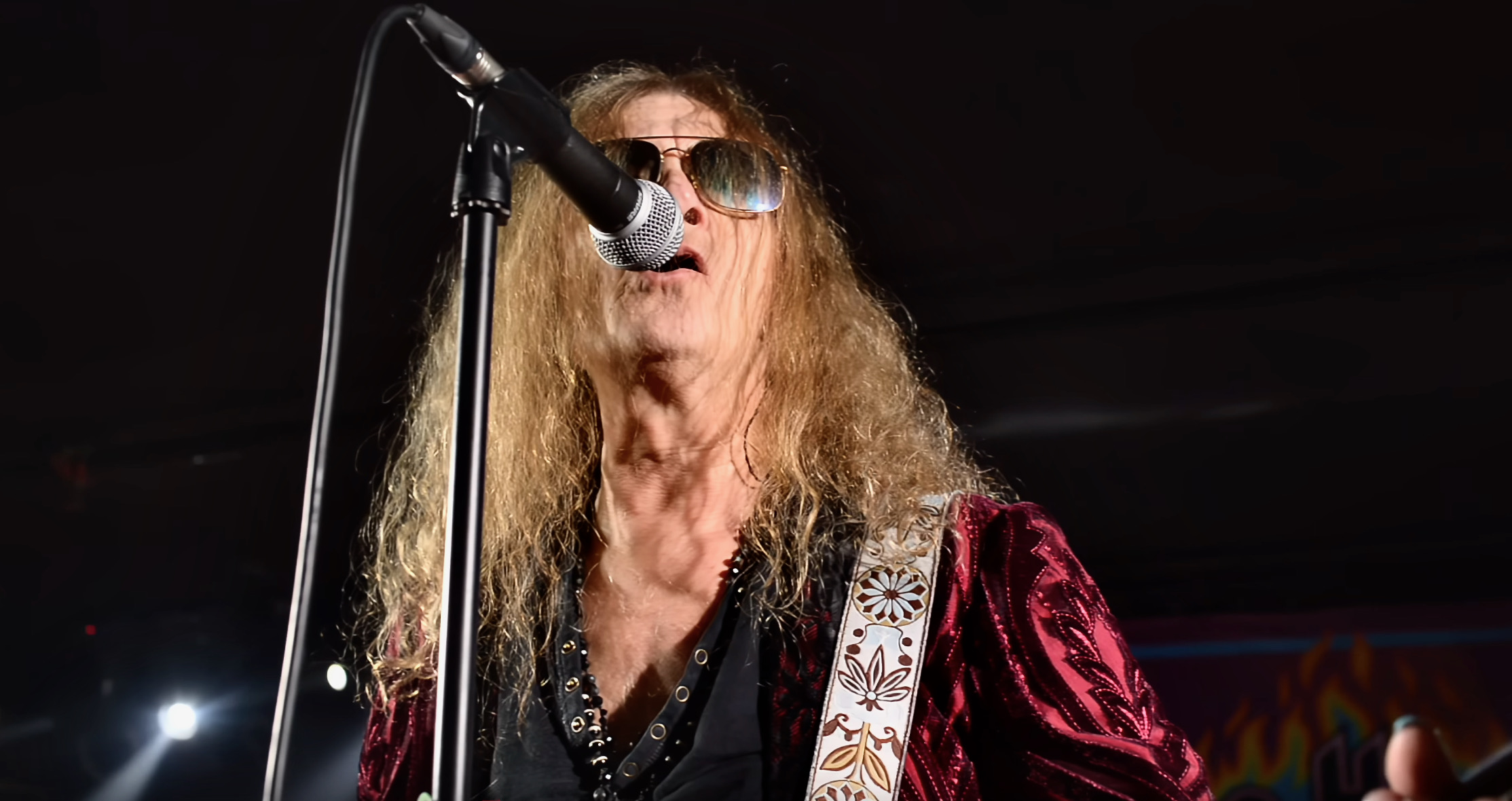 Glenn Hughes（グレン・ヒューズ）がツアーと live performance からの引退を発表。医師の勧告に…